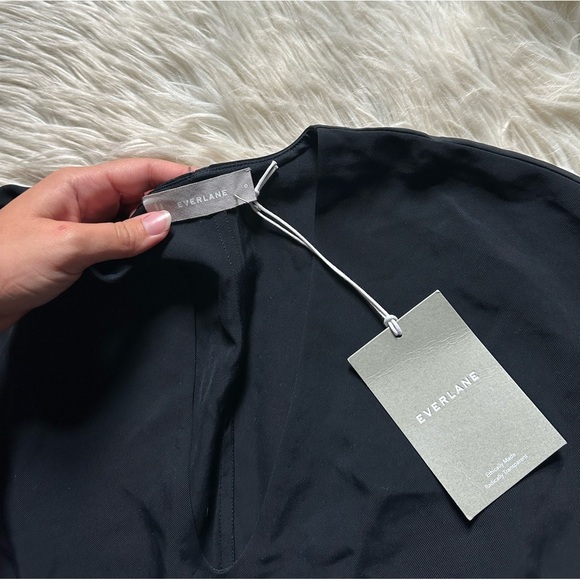 EVERLANE The Japanese GoWeave V-Neck Top In Black - Picture 5 of 6